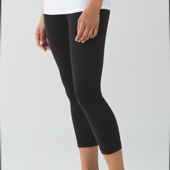 lululemon athletica Pants - Lululemon Black Wunder Under Crop Leggings Women’s Size 8